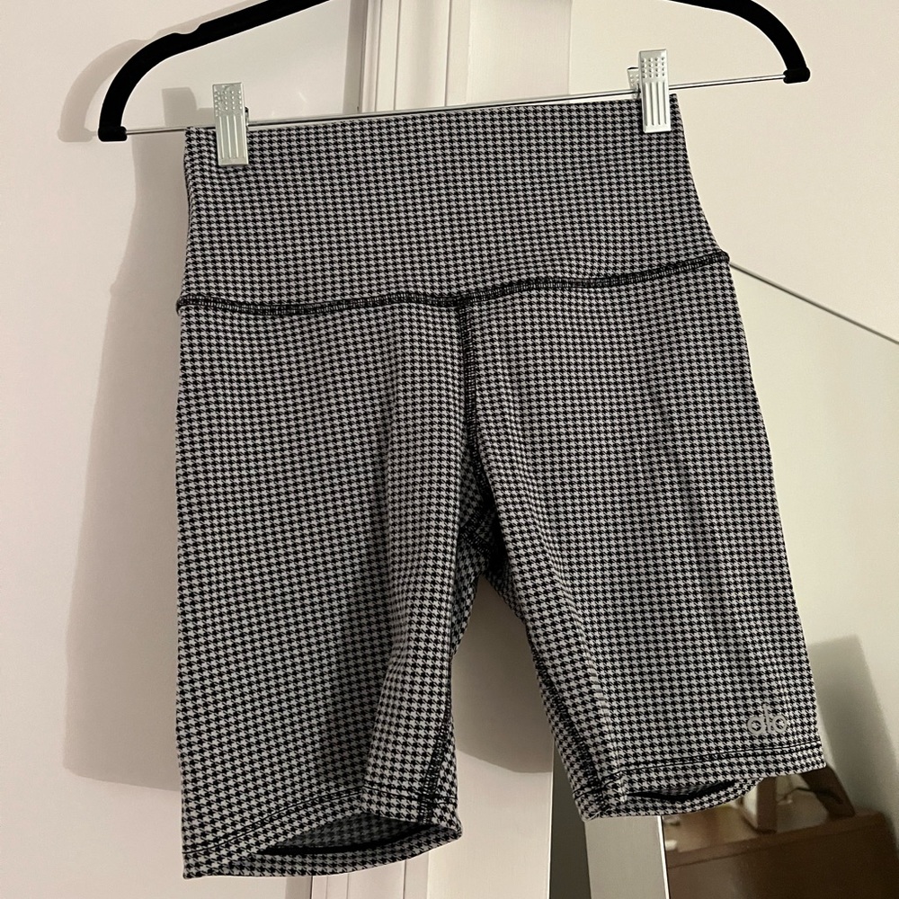 Alo 7" High-Waist Micro Houndstooth Biker Short
